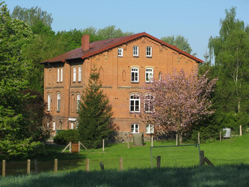 Gutshaus Zietlitz Hotel Dobbin-Linstow ภายนอก รูปภาพ